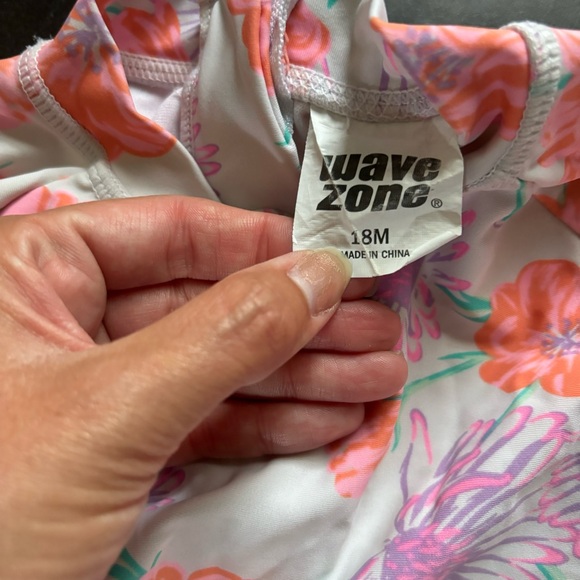 Wave Zone baby girl floral long sleeve zip up swimsuit size 18M EUC - Picture 4 of 4